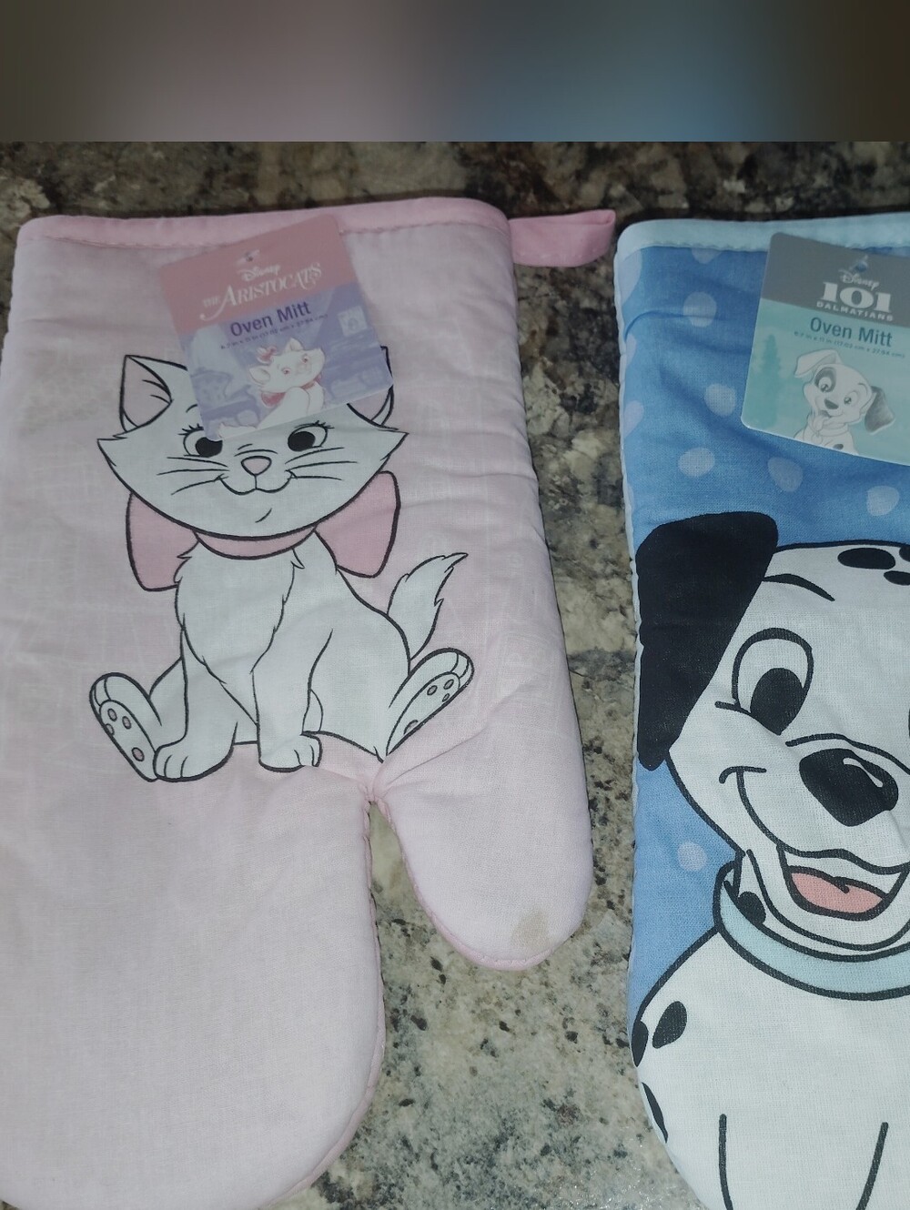 New Disney Oven Mitt 2-Pack – Pink Marie & Blue 101 Dalmatians Kitchen Mitts